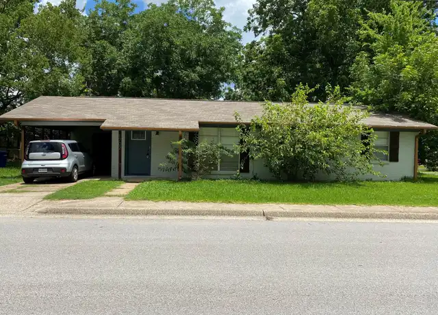 Property at 1702 19th St, Huntsville, TX, 77340, 3 beds, 1 bath, [object Object]