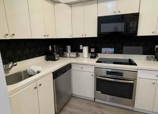 Property at 700 Meridian Ave, Miami Beach, FL, 33139, 1 bed, 1 bath, [object Object]