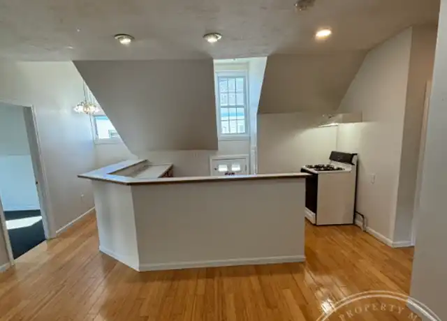 Property at 196 Quequechan St Unit 3, Fall River, MA, 02723, 3 beds, 1 bath, [object Object]