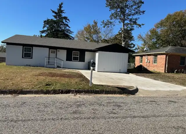 Property at 1530 Charlotte Dr, Tyler, TX, 75702, 3 beds, 2 baths, [object Object]