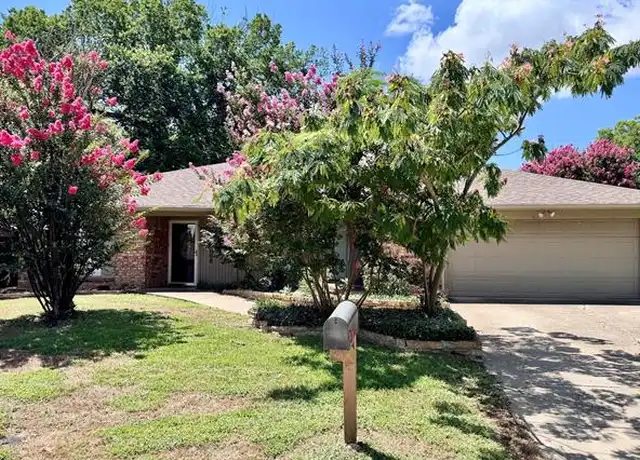 Property at 5008 Millsprings Dr, Arlington, TX, 76017, 3 beds, 2 baths, [object Object]