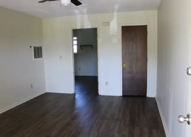 Property at 102 Hartshaw Dr, Greeneville, TN, 37743, 1 bed, 1 bath, [object Object]