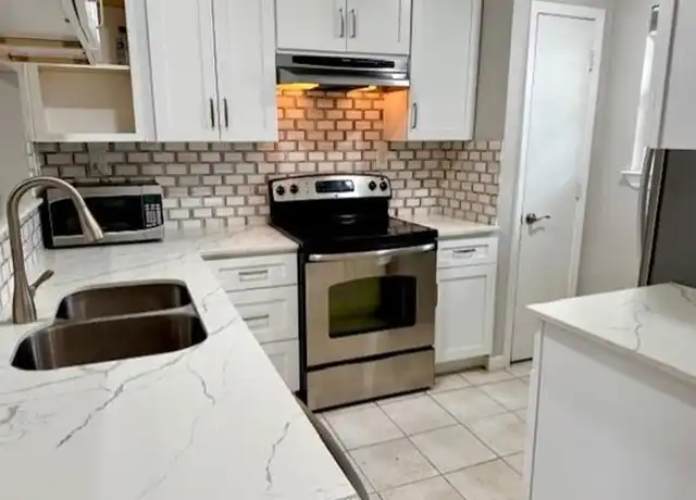 Property at 45 Abbey Rd, Euless, TX, 76039, 2 beds, 1.5 baths, [object Object]