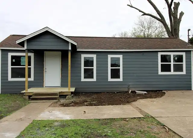 Property at 207 E Bernard St, Clute, TX, 77531, 3 beds, 1 bath, [object Object]