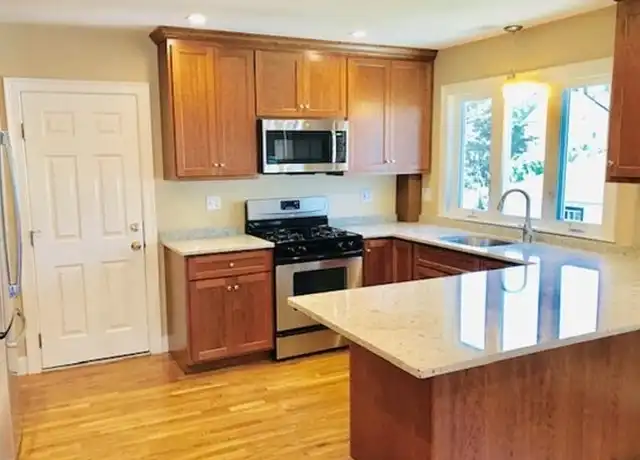 Property at 394 Weld St Unit 394, West Roxbury, MA, 02132, 3 beds, 1 bath, [object Object]