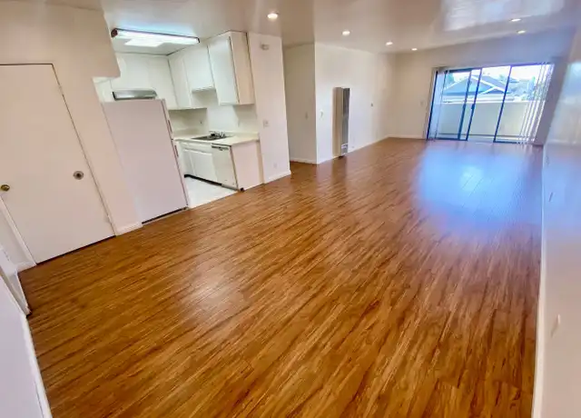 Property at 1652 W 204th St Unit 8, Torrance, CA, 90501, 3 beds, 2 baths, [object Object]