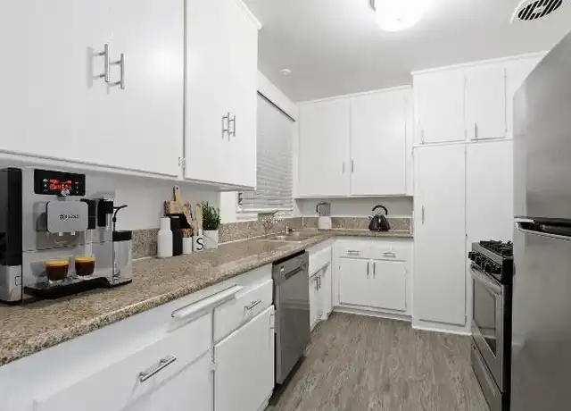 Property at 321 S Doheny Dr, Beverly Hills, CA, 90211, 1 bed, 1 bath, [object Object]