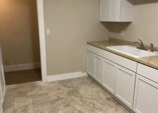 Property at 617 E Washington St Unit C, Knoxville, IA, 50138, 1 bed, 1 bath, [object Object]
