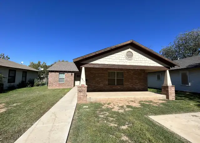 Property at 1912 17th St, Lubbock, TX, 79401, 4 beds, 2 baths, [object Object]