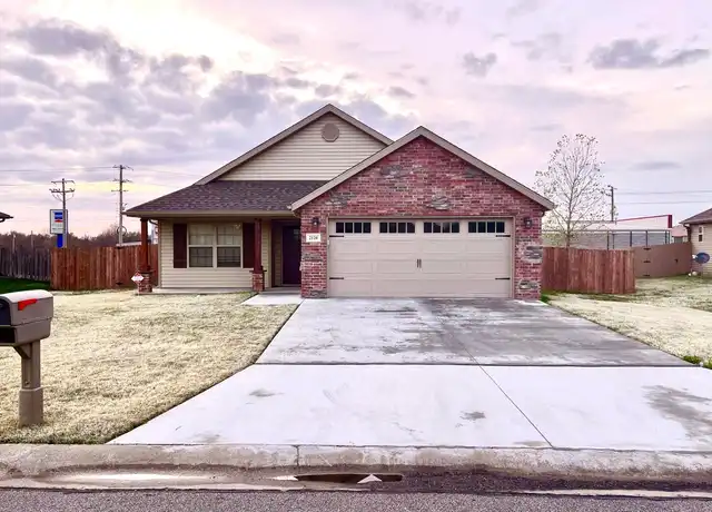 Property at 2120 Park Pl, Joplin, MO, 64804, 3 beds, 2 baths, [object Object]