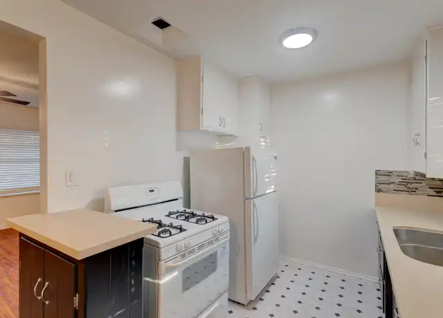 Property at 1325 E Wilson Ave Unit 5, Glendale, CA, 91206, 1 bed, 1 bath, [object Object]