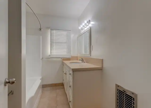 Property at 1325 E Wilson Ave Unit 5, Glendale, CA, 91206, 1 bed, 1 bath, [object Object]