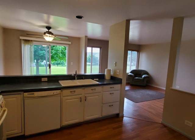 Photo of 1522 Meadowsedge Ln, Carpentersville, IL 60110