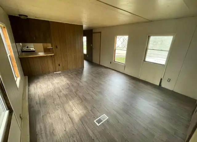 Property at 1806 E Webster Rd Unit 218, Flint, MI, 48505, 2 beds, 1 bath, [object Object]