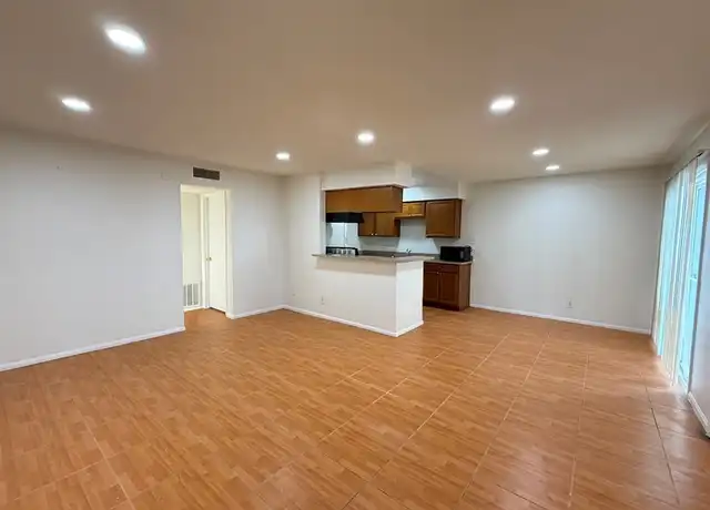 Property at 512 Calcaterra Cir Unit A OR D, Las Vegas, NV, 89119, 2 beds, 1 bath, [object Object]