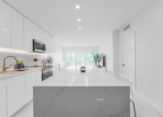 Property at 1950 S Ocean Dr Unit 3D, Hallandale Beach, FL, 33009, 1 bed, 1.5 baths, [object Object]