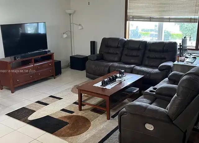 Property at 1050 SE 15th St #205, Fort Lauderdale, FL, 33316, 1 bed, 1 bath, [object Object]