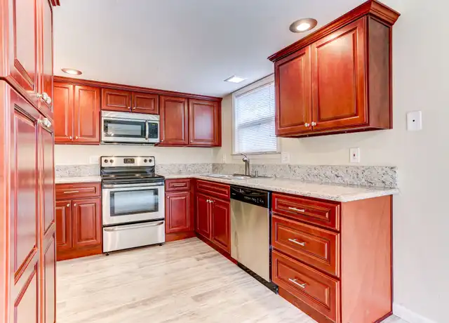 Property at Market Street Apts. Beautiful 2x1.5 unit! - 11705 SE Market St, Portland, OR, 97216, 2 beds, 1 bath, [object Object]