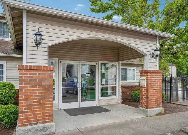 Photo of 11016 Waller Rd E, Tacoma, WA 98446