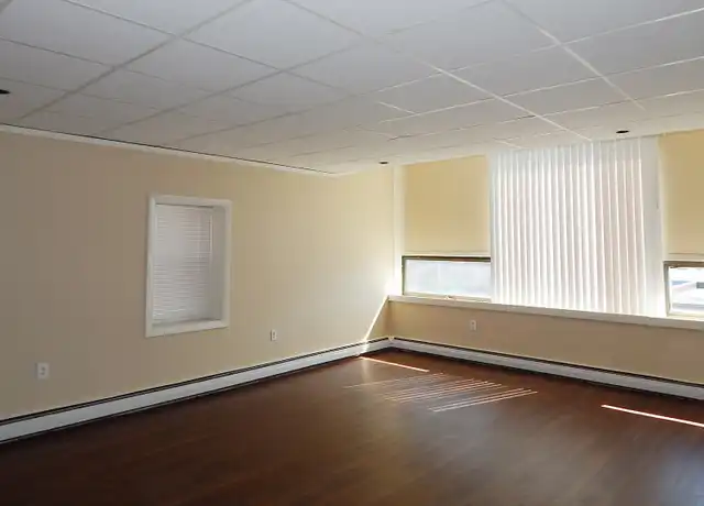 Property at 119 Franklin St Apt 3, Bangor, ME, 04401, 3 beds, 1 bath, [object Object]