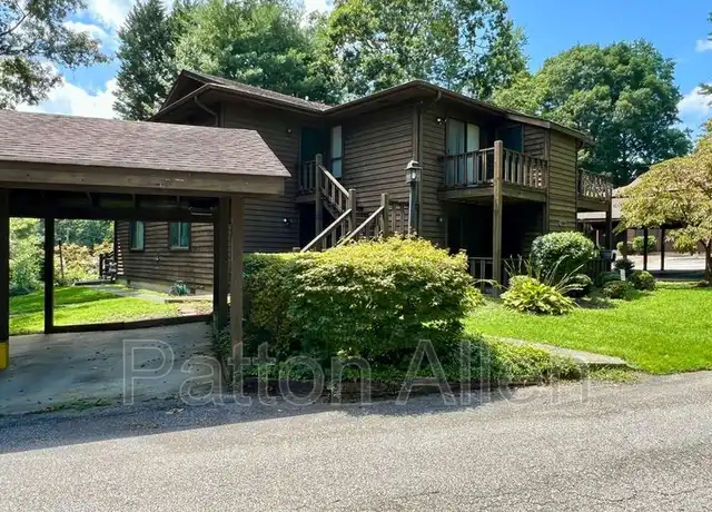 Property at 580 Courtwood Ln #2, Hendersonville, NC, 28739, 1 bed, 1 bath, [object Object]