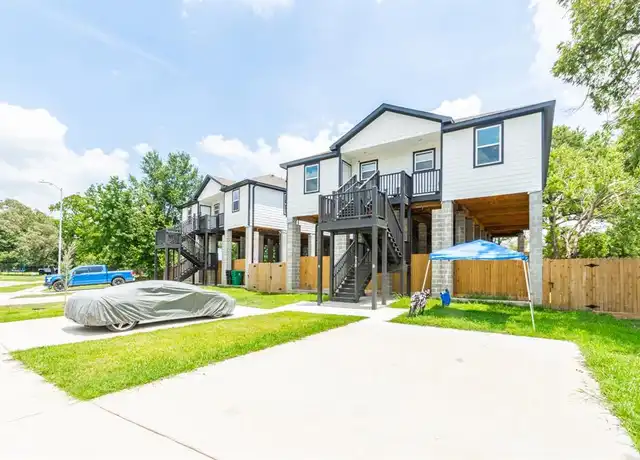 Property at 618 Maple Way Unit B, Houston, TX, 77015, 3 beds, 2 baths, [object Object]