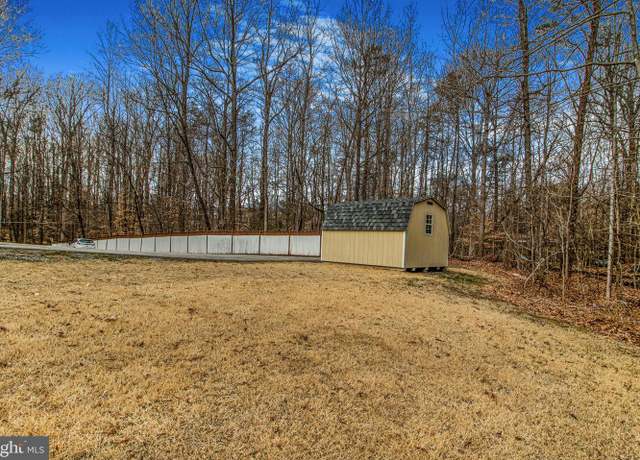 Photo of 8009 Poplar Hill Dr, Clinton, MD 20735