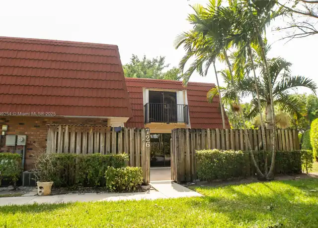 Property at 726 NW 98th Cir, Plantation, FL, 33324, 2 beds, 2.5 baths, [object Object]