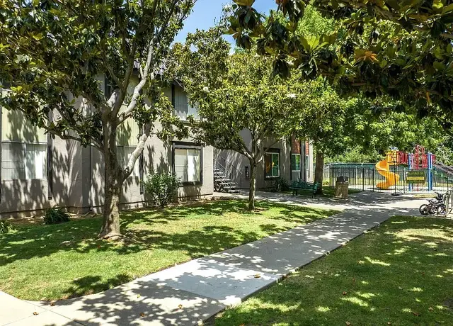 Photo of 1424 Alamo Dr, Vacaville, CA 95687