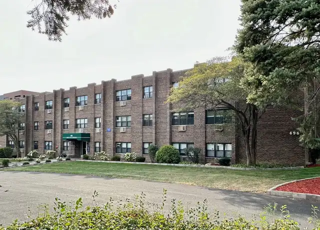 Property at 691 Elm Pl Unit 403, Highland Park, IL, 60035, 2 beds, 2 baths, [object Object]