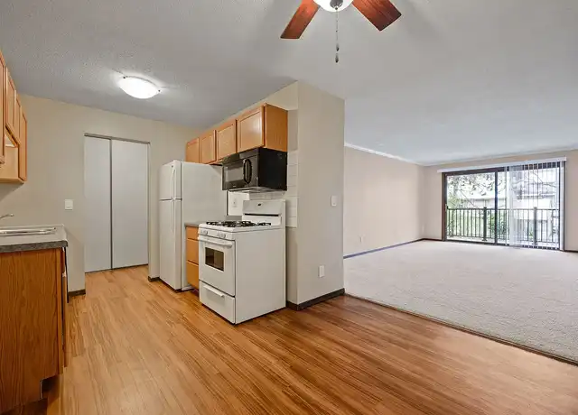 Property at Oaks Braemar - 7150 Cahill Rd, Minneapolis, MN, 55439, 1-2 bed, 1-2 bath, [object Object]