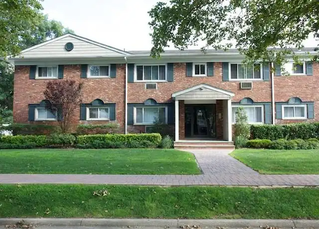 Property at 80 Justice St Unit 2H, West Babylon, NY, 11704, 1 bed, 1 bath, [object Object]