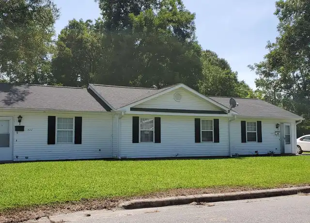 Property at 207 W Noble St, Selma, NC, 27576, 2 beds, 1 bath, [object Object]