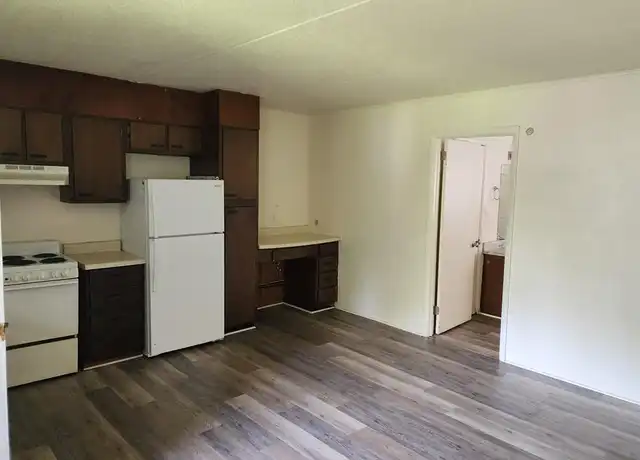 Property at 403 S Crutchfield St, Dobson, NC, 27017, 1 bed, 1 bath, [object Object]