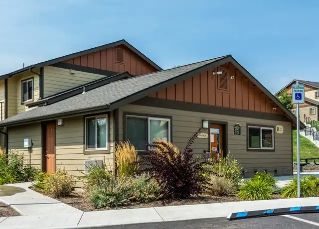 Property at 410 NE Oak St Unit 102, Madras, OR, 97741, 2 beds, 1 bath, [object Object]