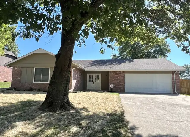 Property at 656 S Maywood Dr, Claremore, OK, 74017, 3 beds, 2 baths, [object Object]