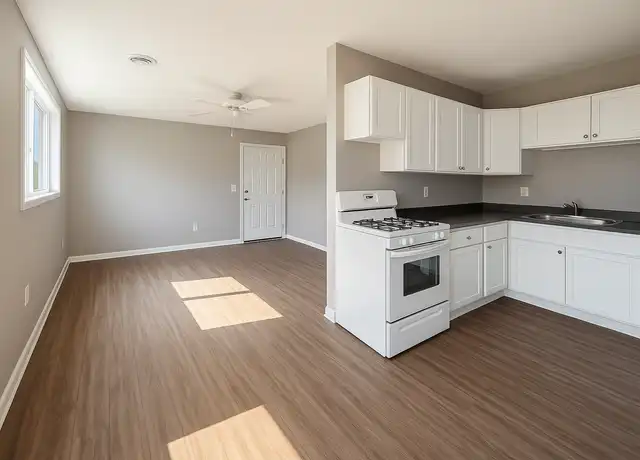Property at 102 W 35th St, Davenport, IA, 52806, 1 bed, 1 bath, [object Object]