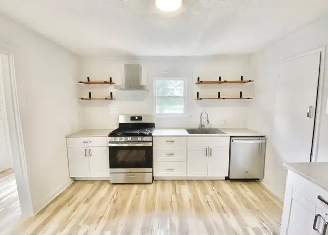 Property at 114 Hollaway St Unit B, La Grange, TX, 78945, 1 bed, 1 bath, [object Object]