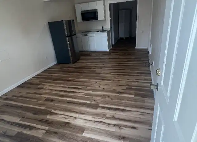 Property at 1522 9th St Unit B, Bremerton, WA, 98337, 1 bed, 1 bath, [object Object]