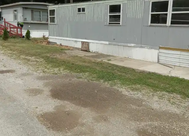 Property at 204 E Hegeler Ln Unit B5, Danville, IL, 61832, 2 beds, 1 bath, [object Object]