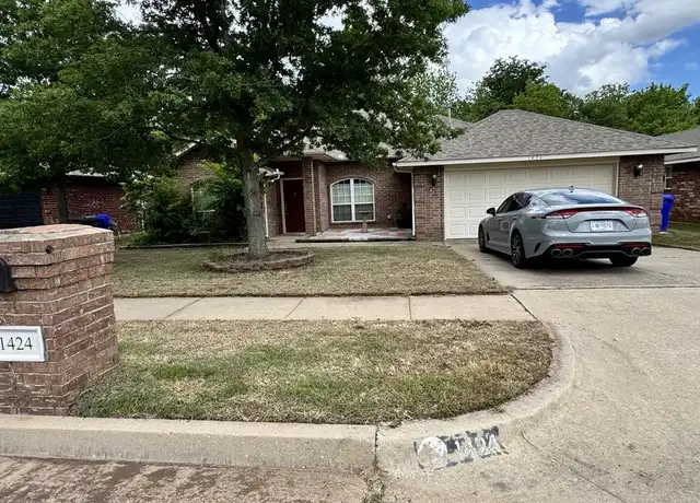 Property at 1424 Teakwood Dr, Norman, OK, 73071, 4 beds, 2 baths, [object Object]