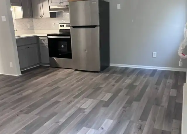 Property at Ashlawn Apartments - 324 Ashlawn Dr, Norfolk, VA, 23505, 2 beds, 2 baths, [object Object]