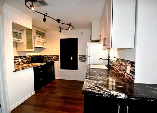 Property at 3121 Sondra Dr #204, Fort Worth, TX, 76107, 2 beds, 2 baths, [object Object]