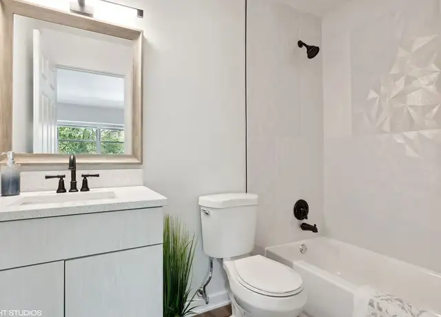 Photo of 1910 Green Bay Rd, Highland Park, IL 60035