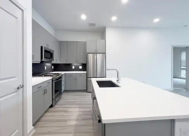 Property at 3636 W Dallas St Unit 537, Houston, TX, 77019, 2 beds, 2 baths, [object Object]