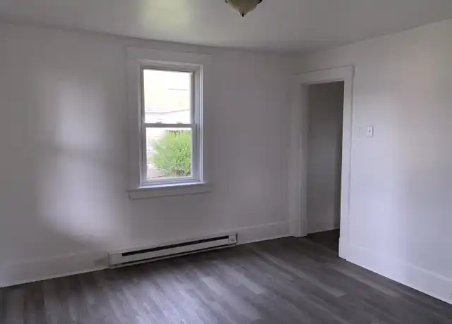 Property at 825 Benwood Ave Unit 2, McKees Rocks, PA, 15136, 2 beds, 1 bath, [object Object]