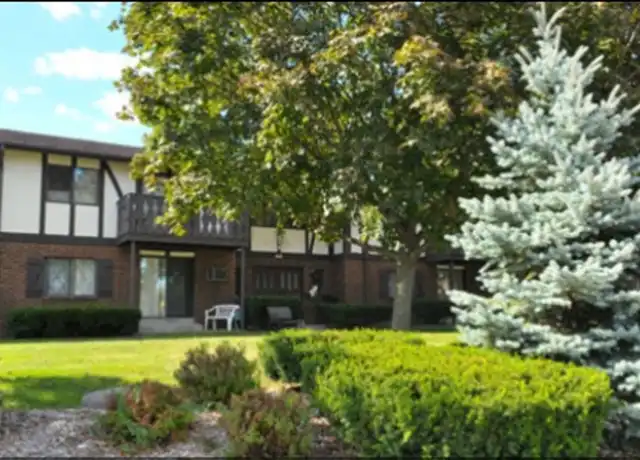 Property at 10050 Beloit Rd Unit 11, Greenfield, WI, 53228, 1 bed, 1 bath, [object Object]