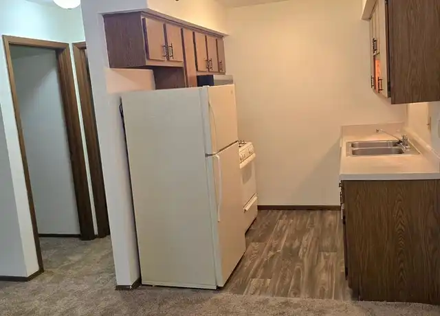 Property at 10050 Beloit Rd Unit 11, Greenfield, WI, 53228, 1 bed, 1 bath, [object Object]