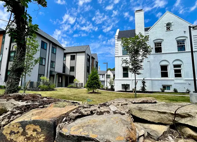 Photo of 2325 Euclid Heights Blvd, Cleveland Heights, OH 44106
