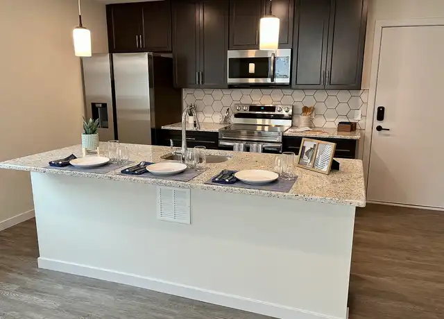 Property at Reserve Overlook - 2325 Euclid Heights Blvd, Cleveland Heights, OH, 44106, 1 bed, 1 bath, [object Object]